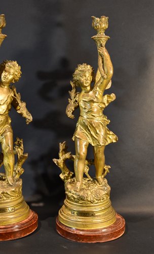 Coppia di candelieri in bronzo dorato 'Allegoria dell’Autunno e della Primavera'