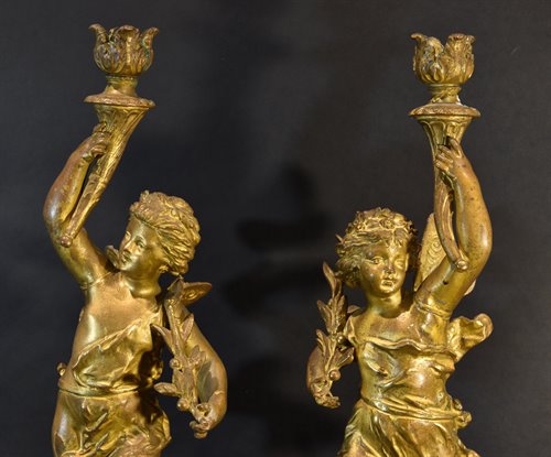 Coppia di candelieri in bronzo dorato 'Allegoria dell’Autunno e della Primavera'